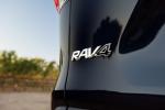 Toyota RAV4 XLE Hybrid 2018 года (NA)